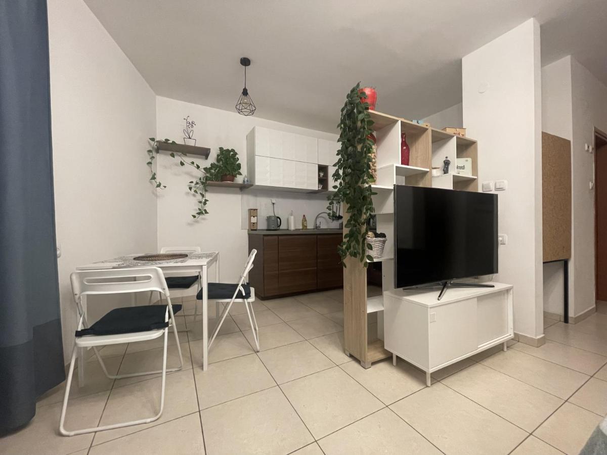 Ashdod City Center 2-Rooms Apartment, 15Min Walk To The Beach Exterior foto